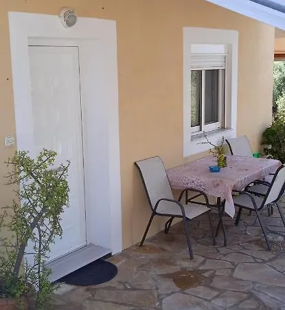 בית נופש Kate's Family House פילוס