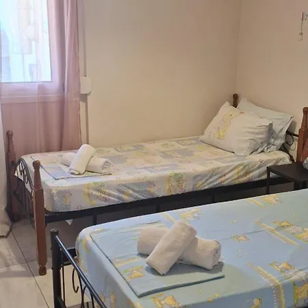 Kate's Family House בית נופש *